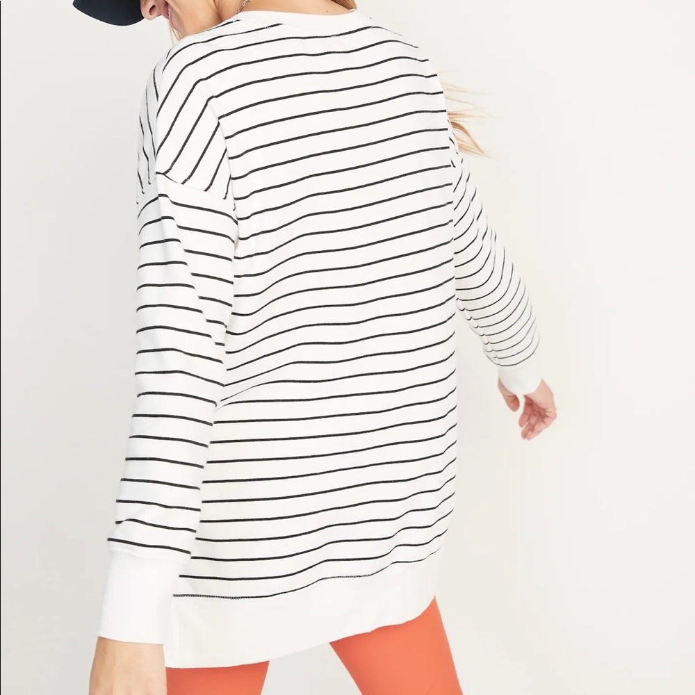 Old Navy oversized black and white sweater